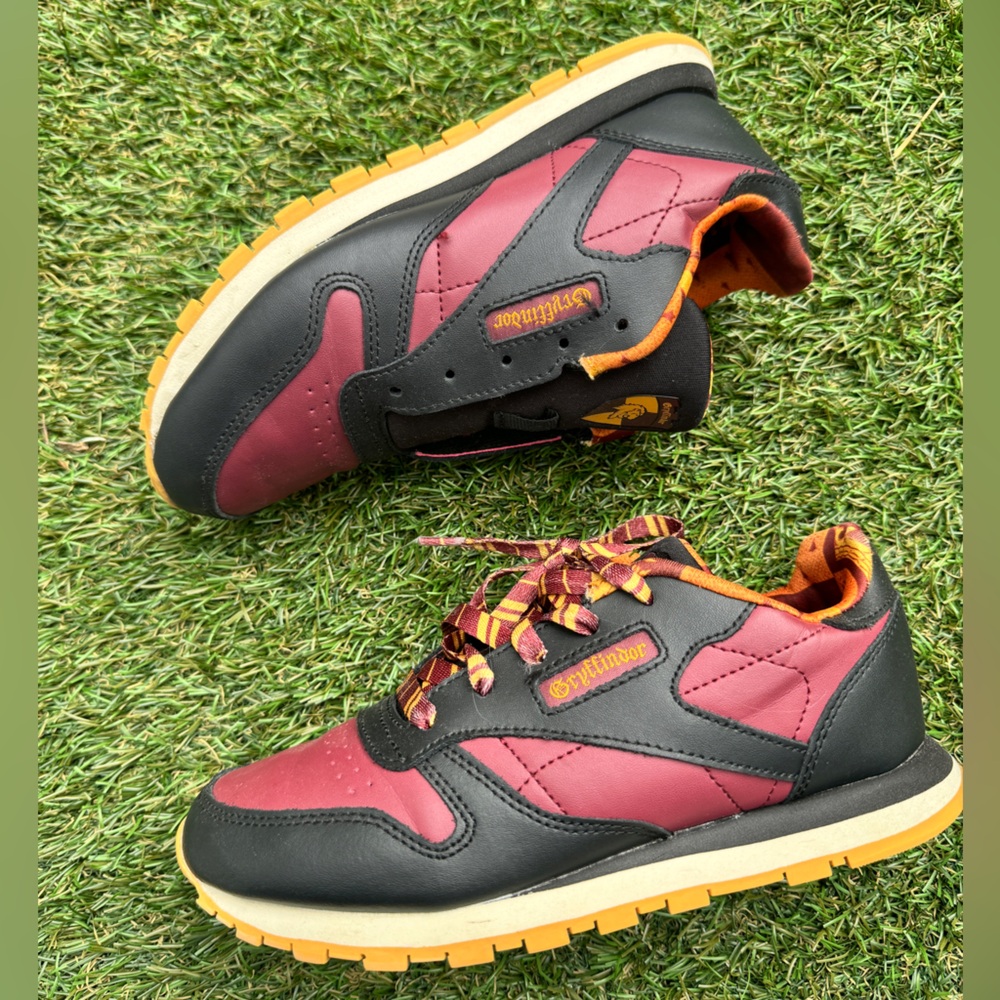 Reebok Harry Potter Gryffindor Leather Black Alabaster Merlot Gold Sneakers 2.5